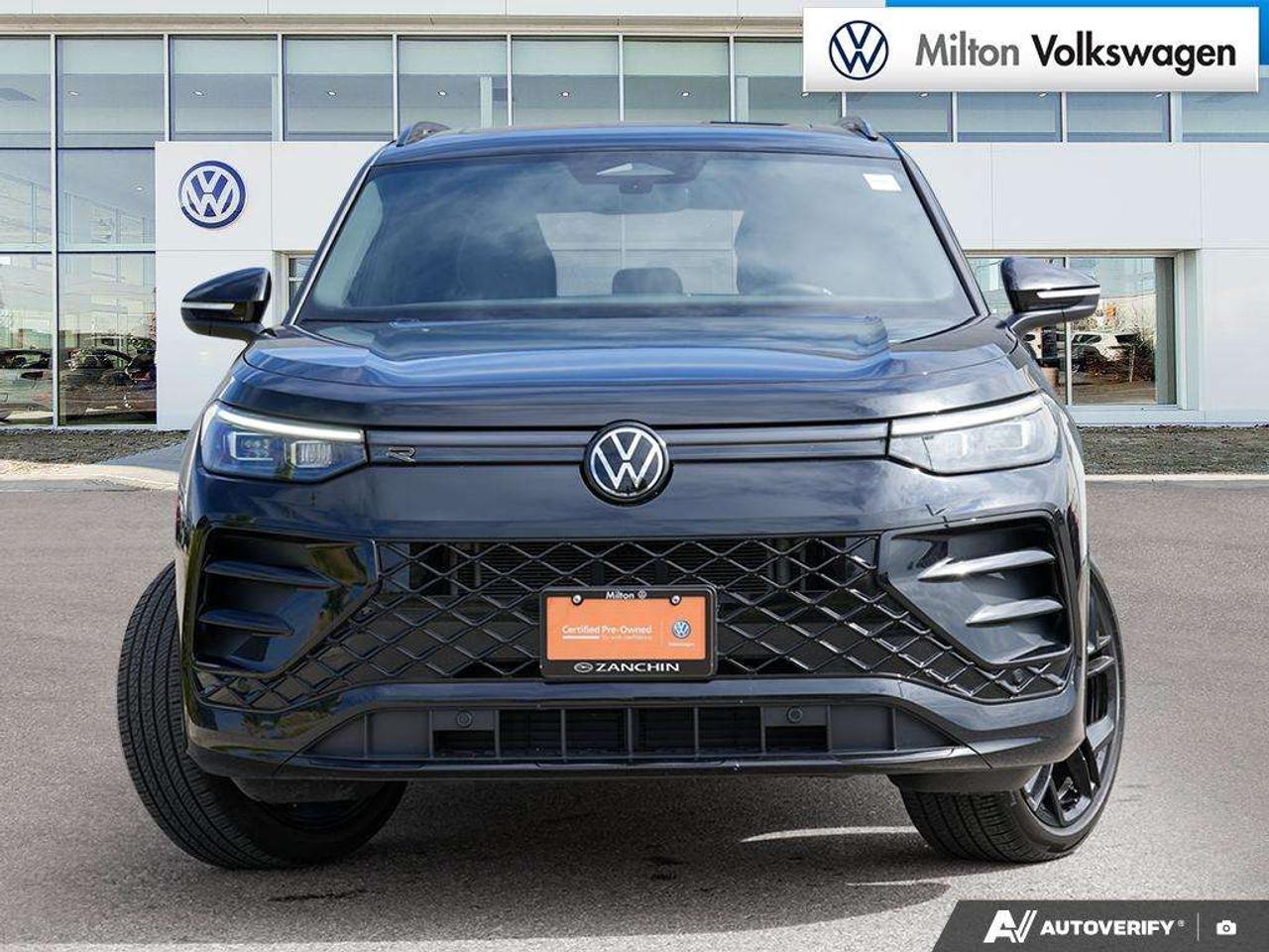 2026 Volkswagen Tiguan Comfortline R-Line Black Edition 4MOTION Photo5