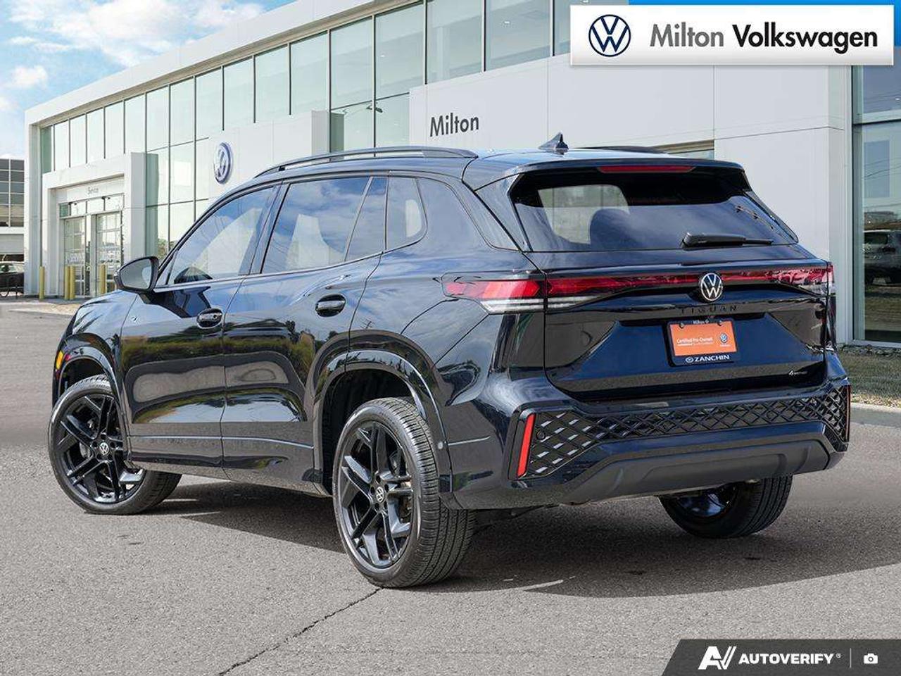 2026 Volkswagen Tiguan Comfortline R-Line Black Edition 4MOTION Photo
