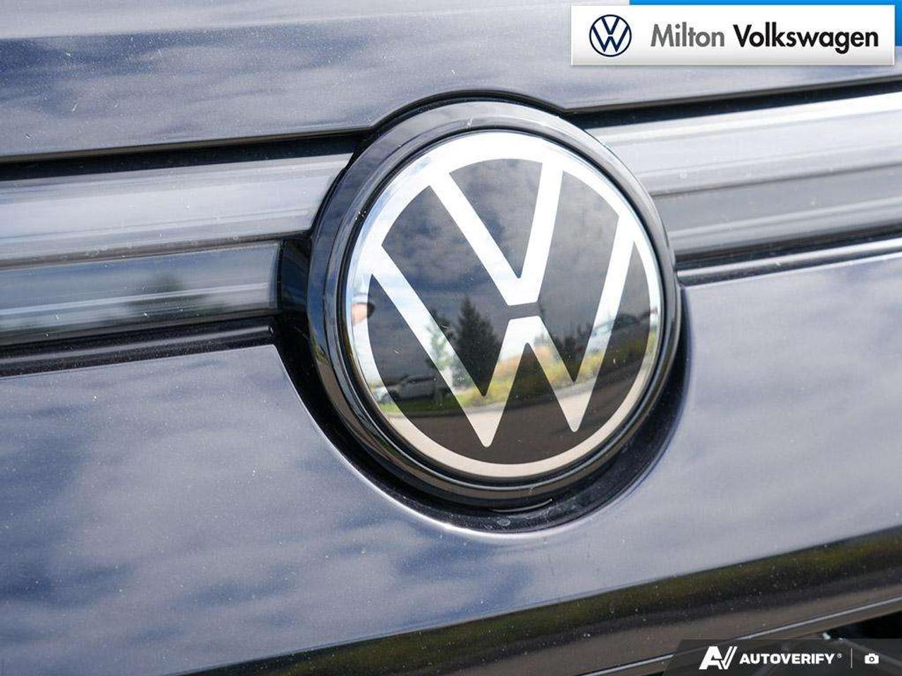 2026 Volkswagen Tiguan Comfortline R-Line Black Edition 4MOTION Photo