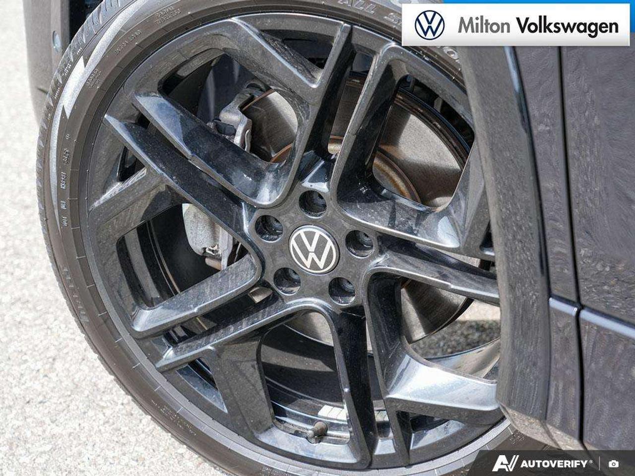 2026 Volkswagen Tiguan Comfortline R-Line Black Edition 4MOTION Photo