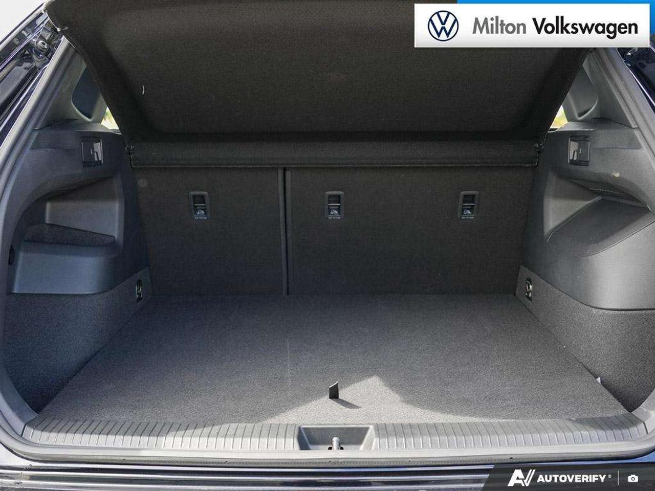 2026 Volkswagen Tiguan Comfortline R-Line Black Edition 4MOTION Photo