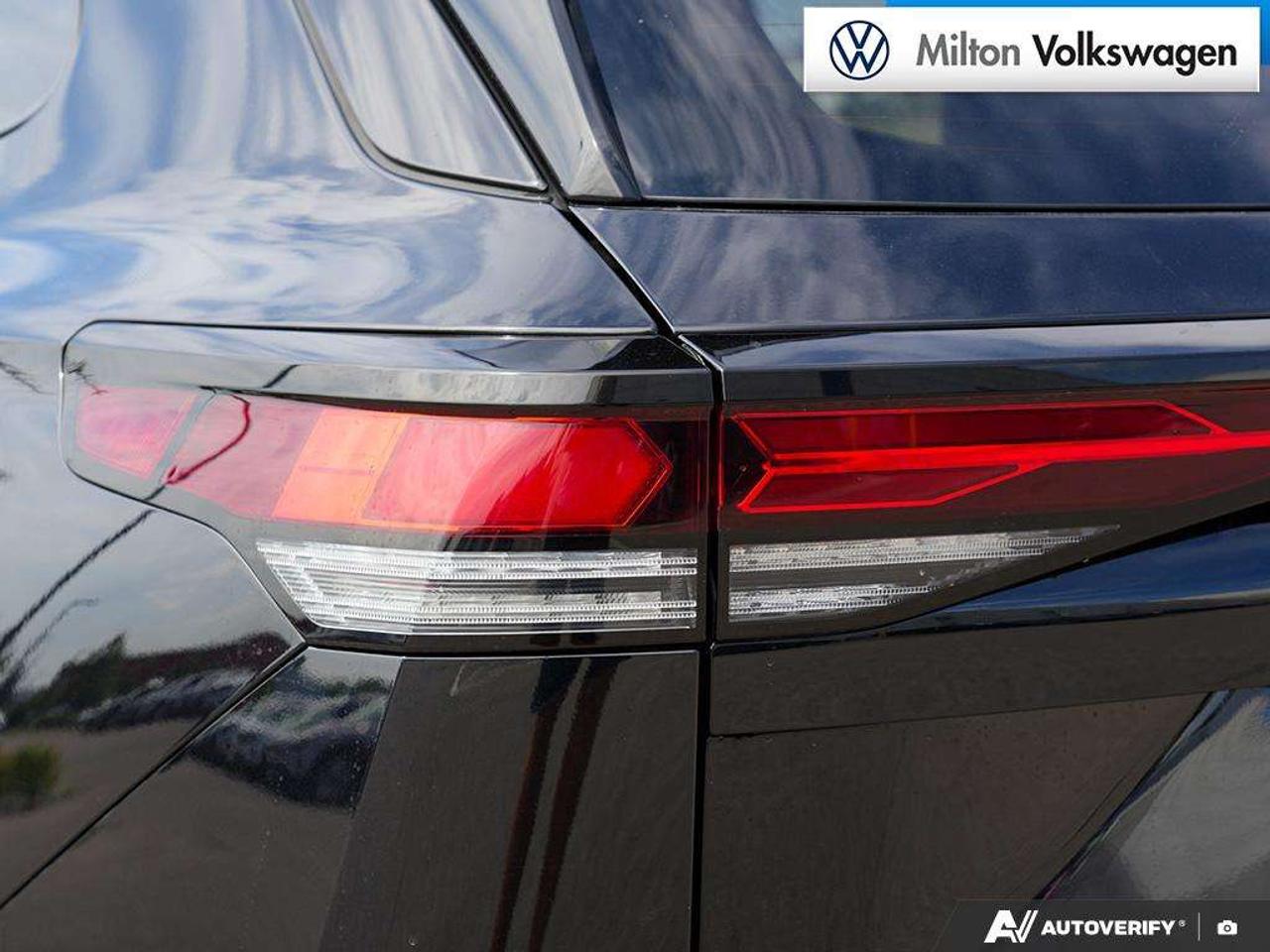 2026 Volkswagen Tiguan Comfortline R-Line Black Edition 4MOTION Photo