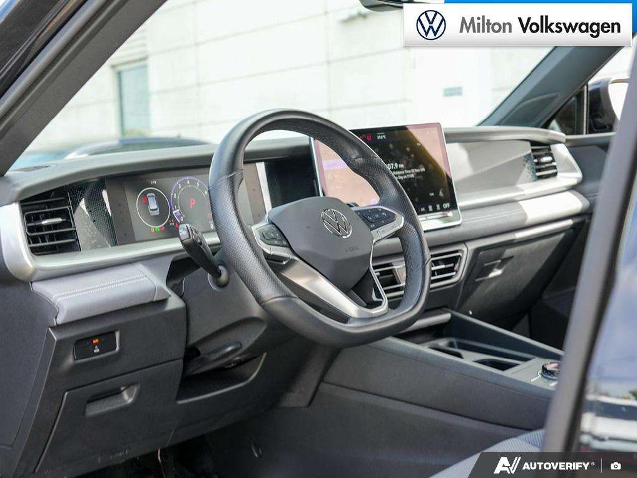 2026 Volkswagen Tiguan Comfortline R-Line Black Edition 4MOTION Photo