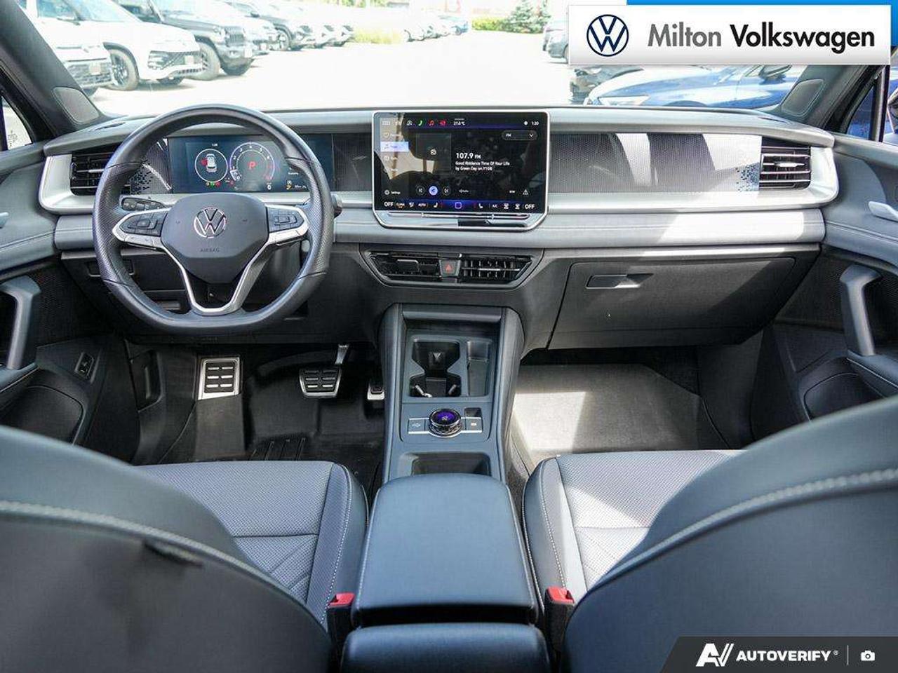 2026 Volkswagen Tiguan Comfortline R-Line Black Edition 4MOTION Photo