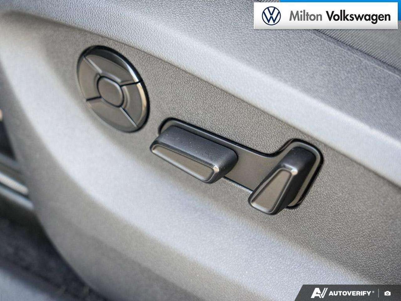 2026 Volkswagen Tiguan Comfortline R-Line Black Edition 4MOTION Photo