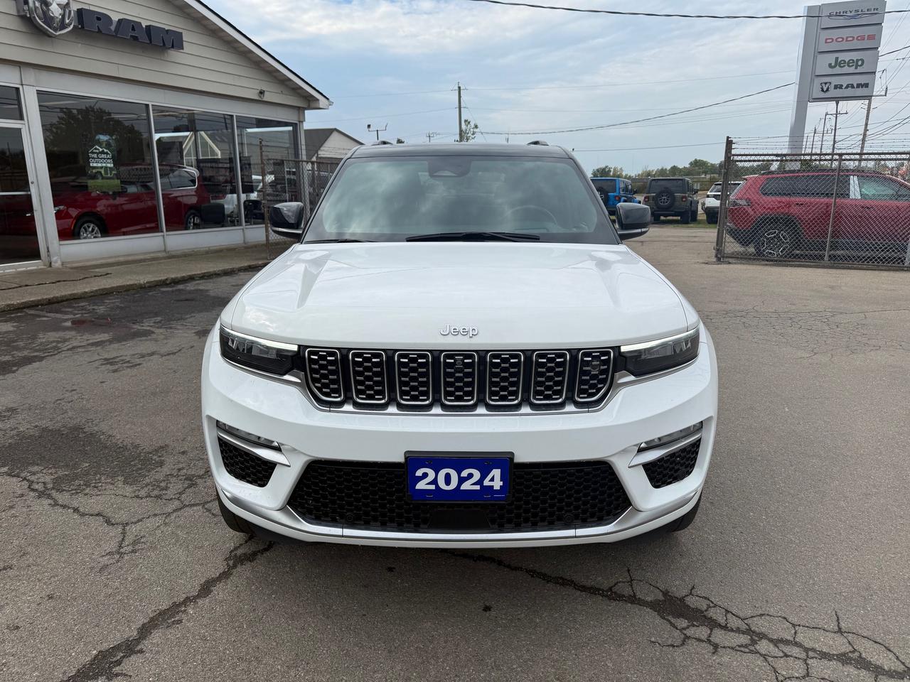 2024 Jeep Grand Cherokee Summit 4dr 4x4 Photo5