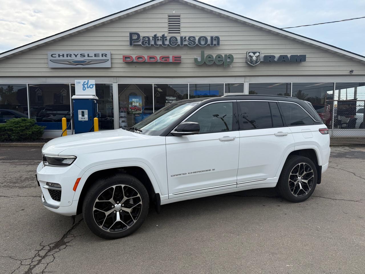 2024 Jeep Grand Cherokee Summit 4dr 4x4 Photo