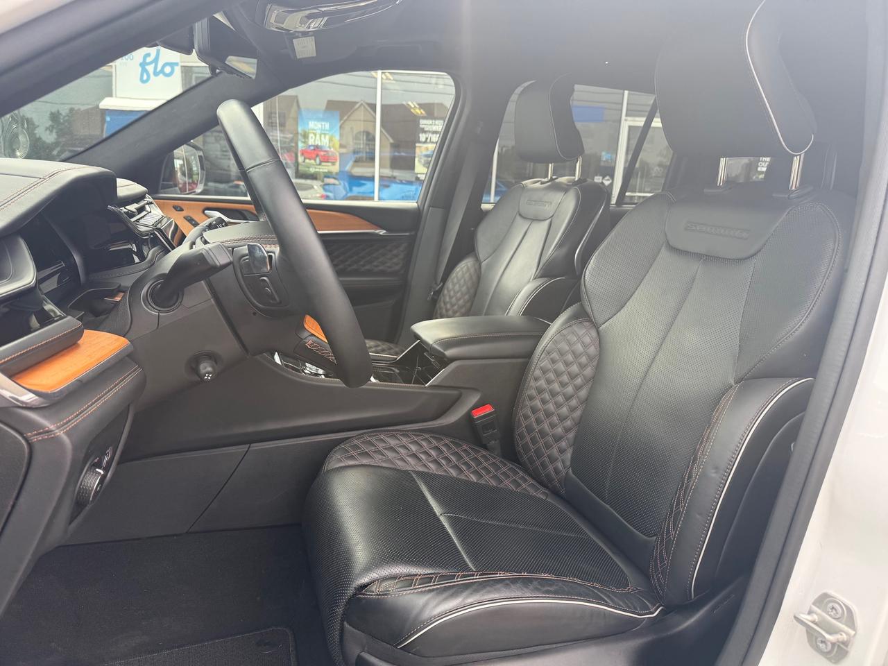 2024 Jeep Grand Cherokee Summit 4dr 4x4 Photo