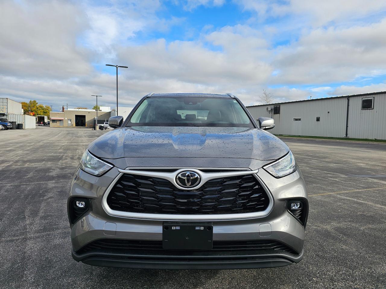 2026 Toyota Highlander XLE 4dr All-wheel Drive Photo2