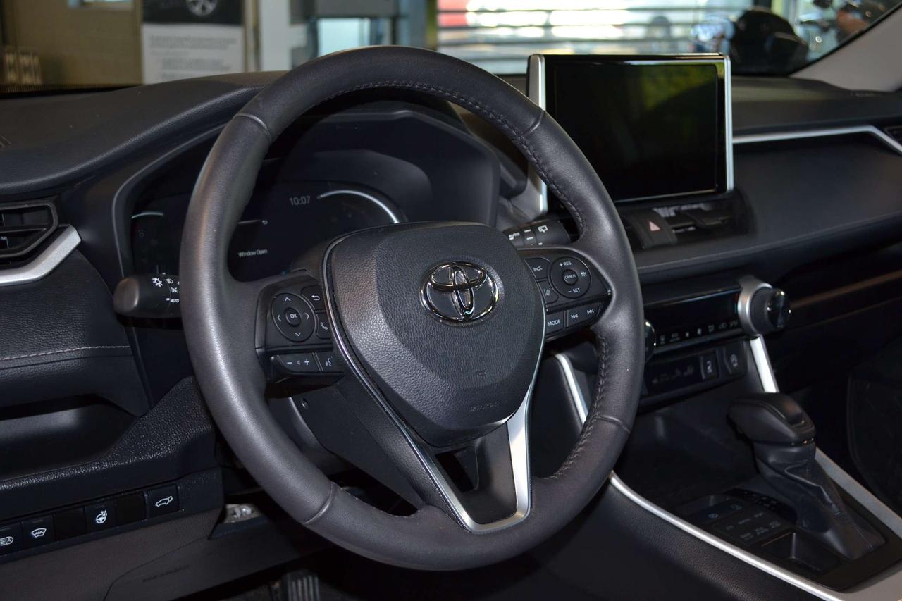 2024 Toyota RAV4 XLE Photo3