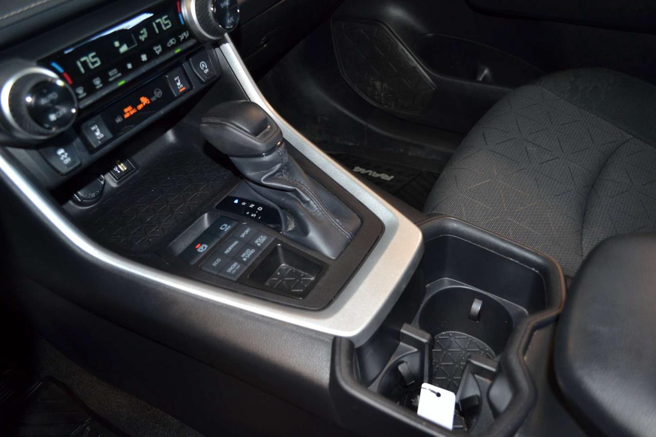 2024 Toyota RAV4 XLE Photo