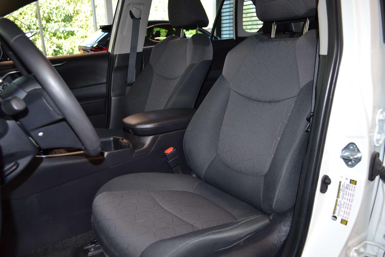 2024 Toyota RAV4 XLE Photo