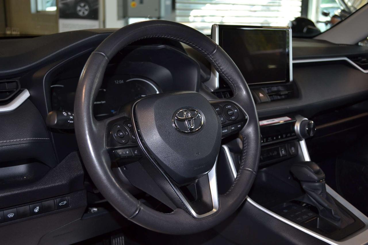 2025 Toyota RAV4 XLE Photo