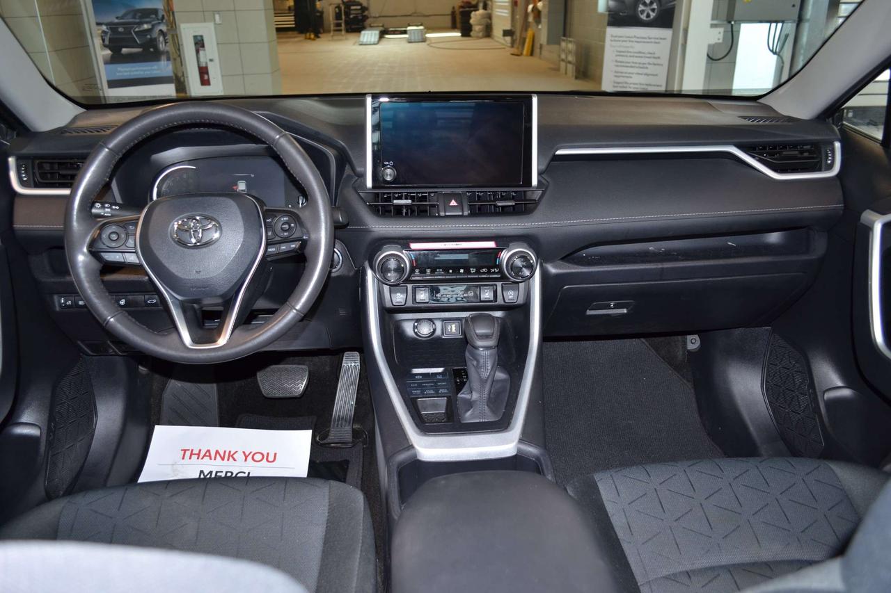 2025 Toyota RAV4 XLE Photo