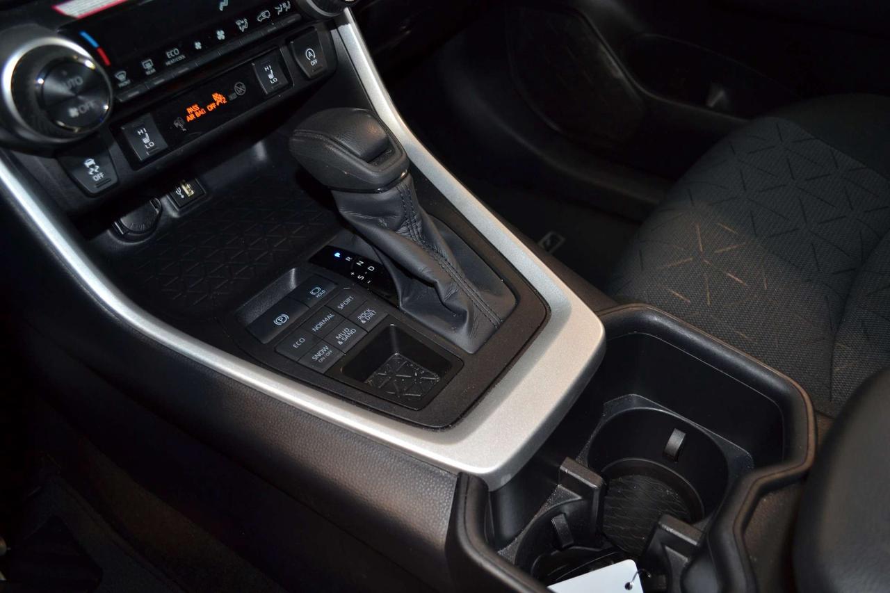 2025 Toyota RAV4 XLE Photo