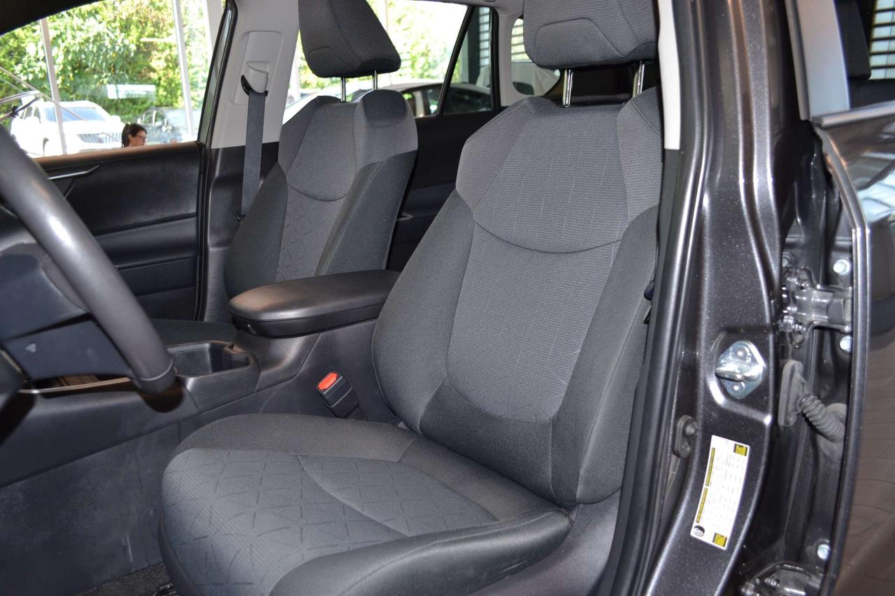 2025 Toyota RAV4 XLE Photo