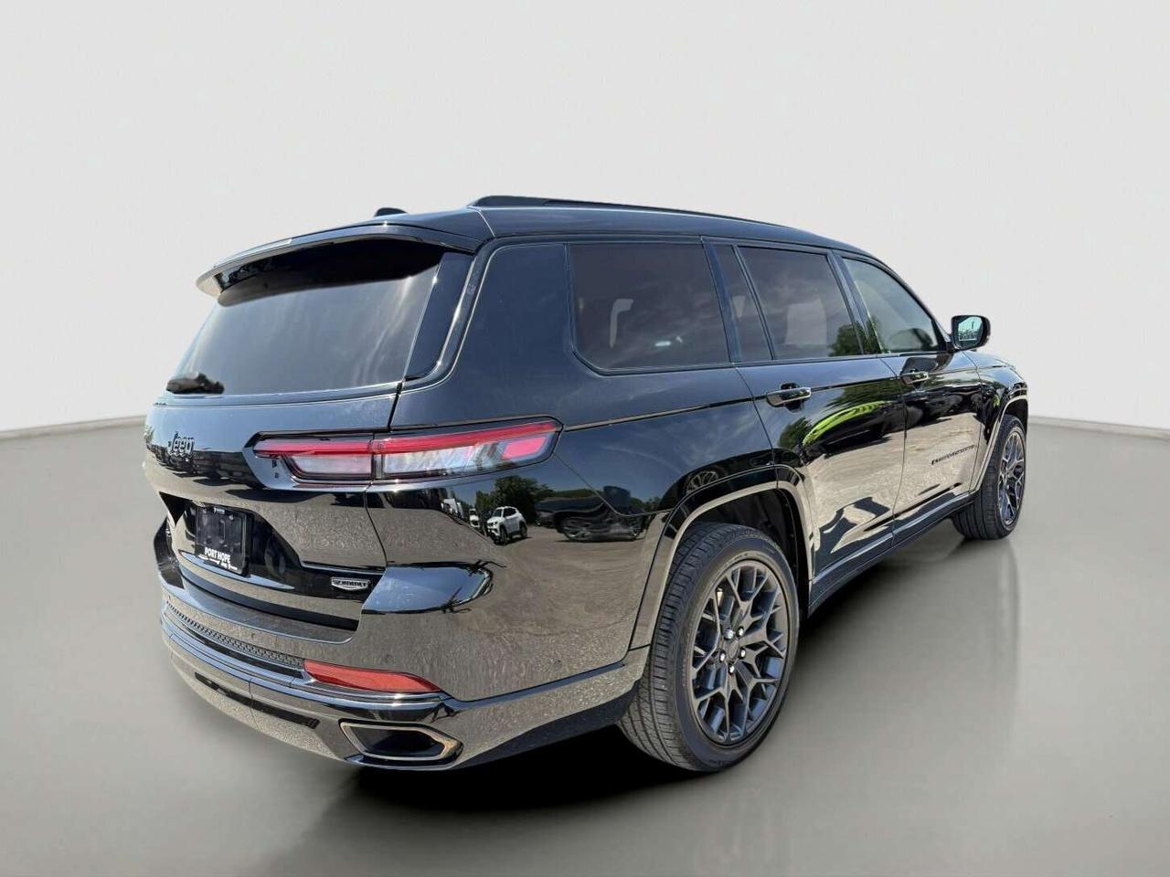 2025 Jeep Grand Cherokee Summit Reserve 4x4 Photo