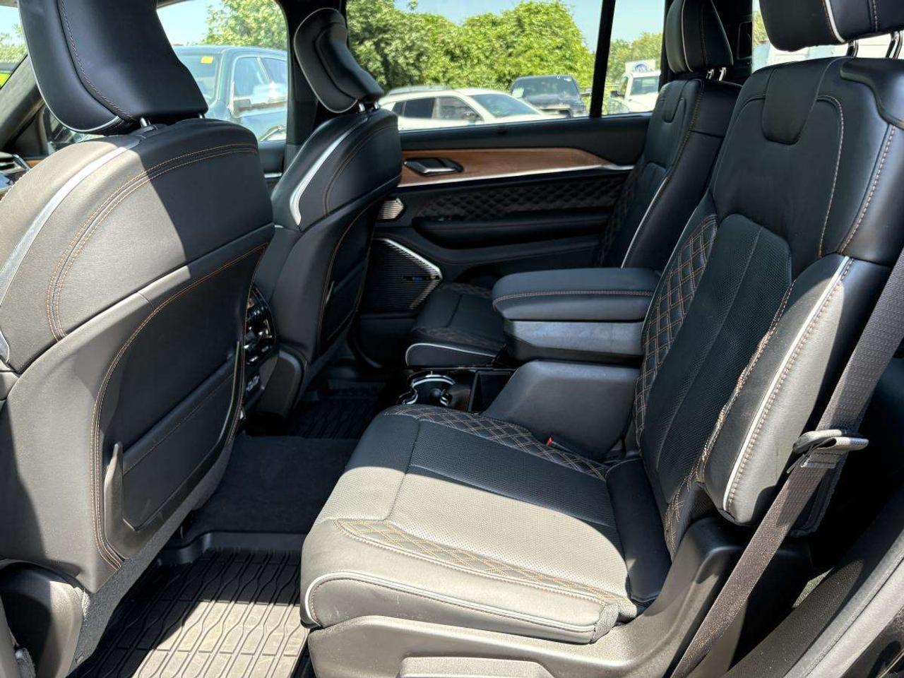 2025 Jeep Grand Cherokee Summit Reserve 4x4 Photo