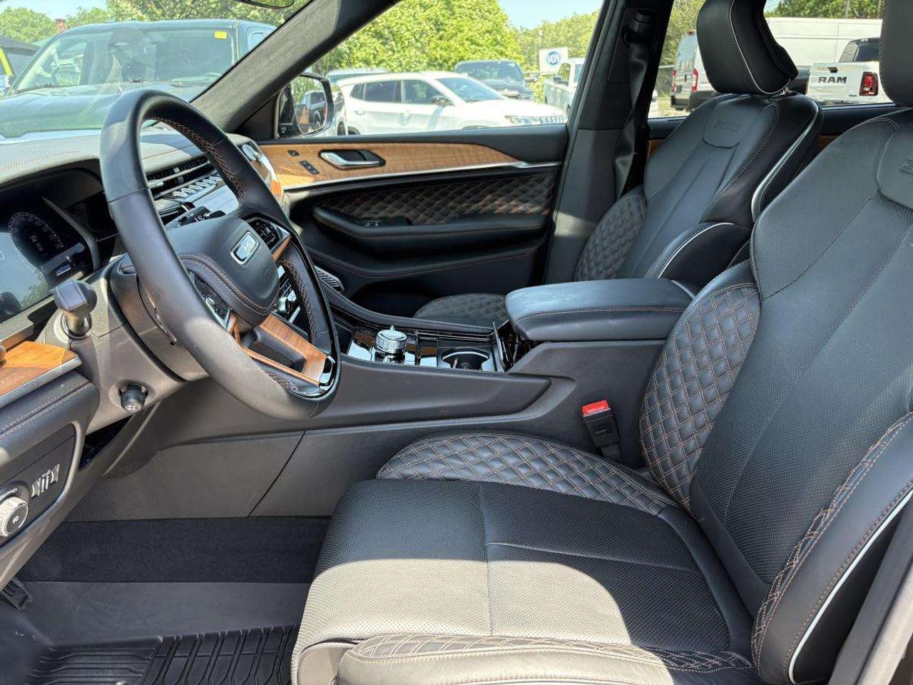 2025 Jeep Grand Cherokee Summit Reserve 4x4 Photo