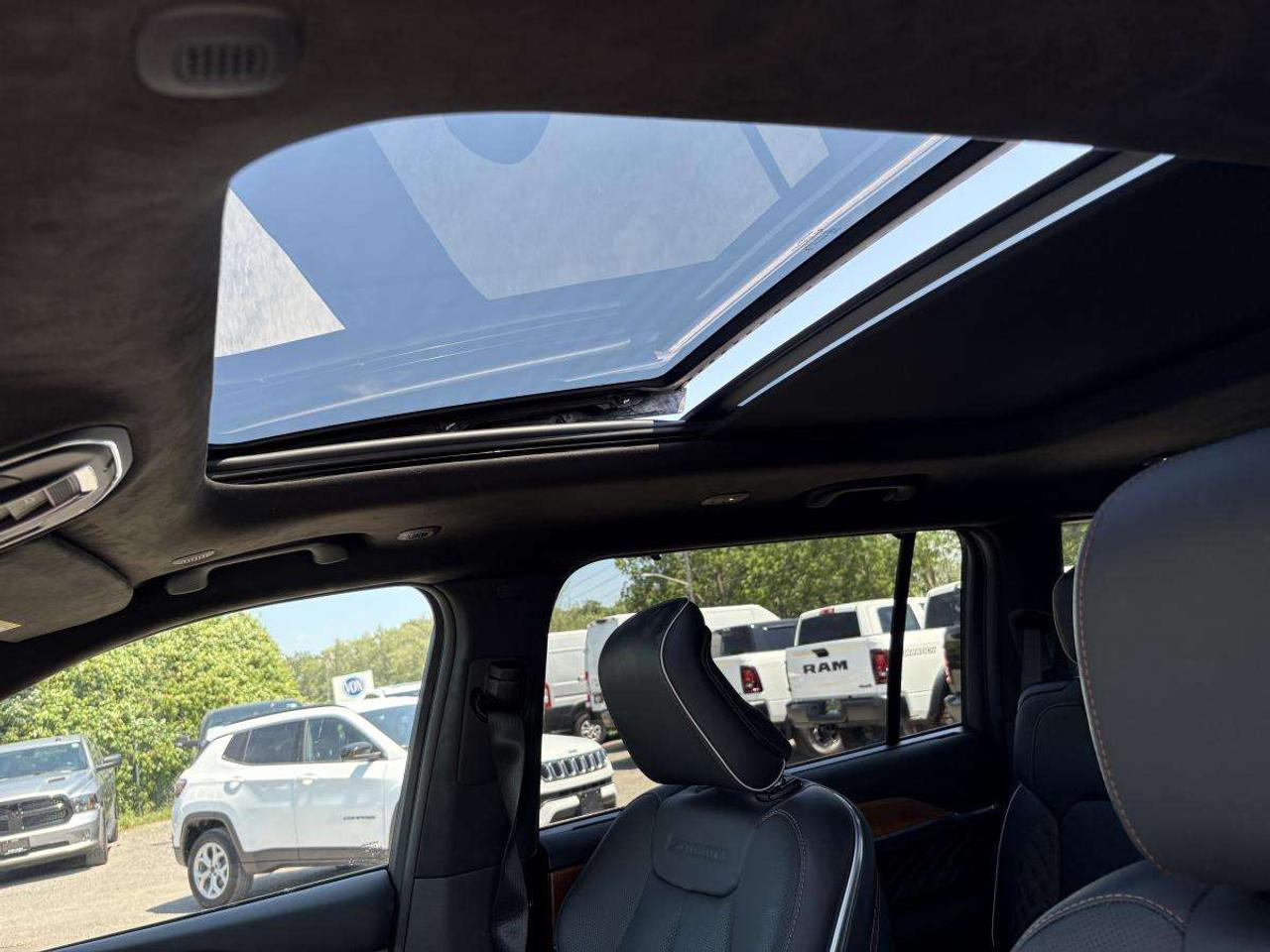 2025 Jeep Grand Cherokee Summit Reserve 4x4 Photo