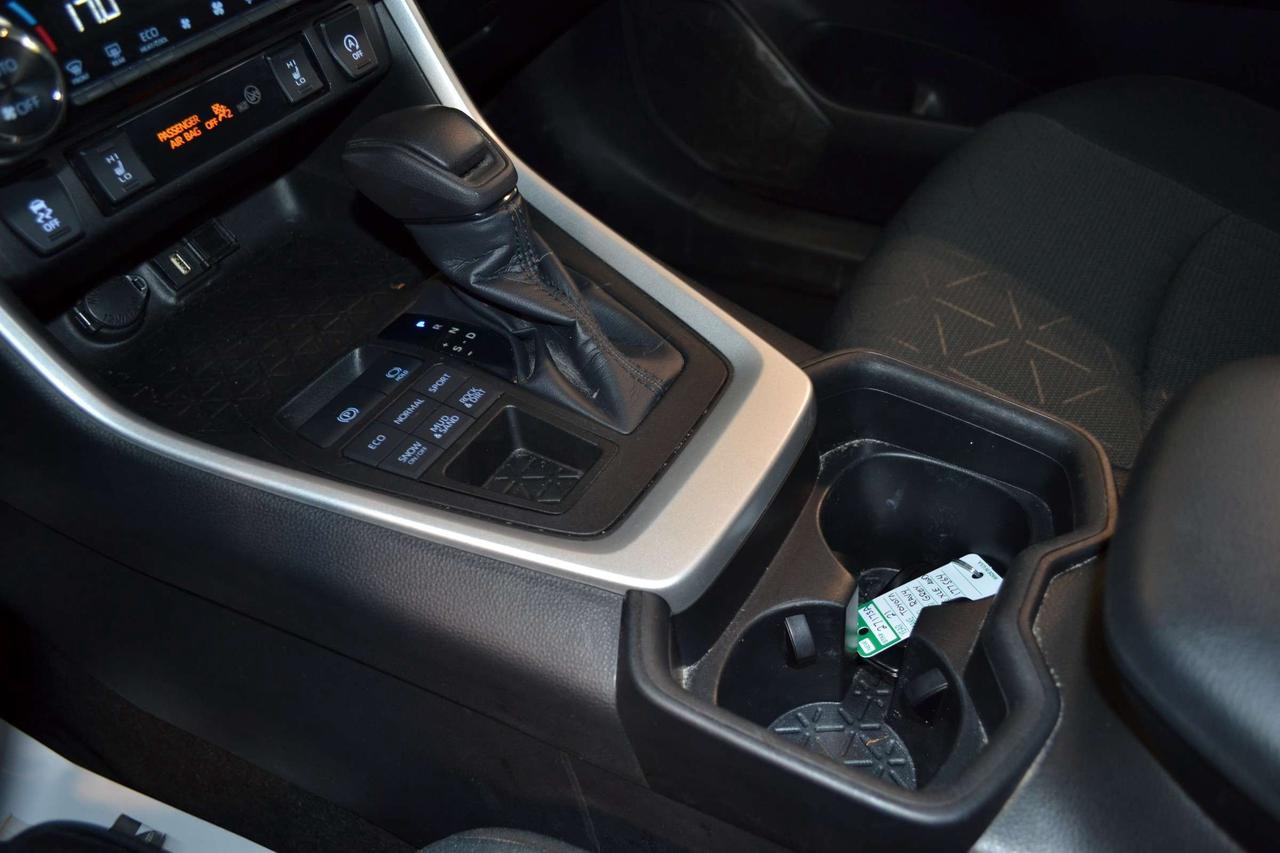 2021 Toyota RAV4 XLE Photo