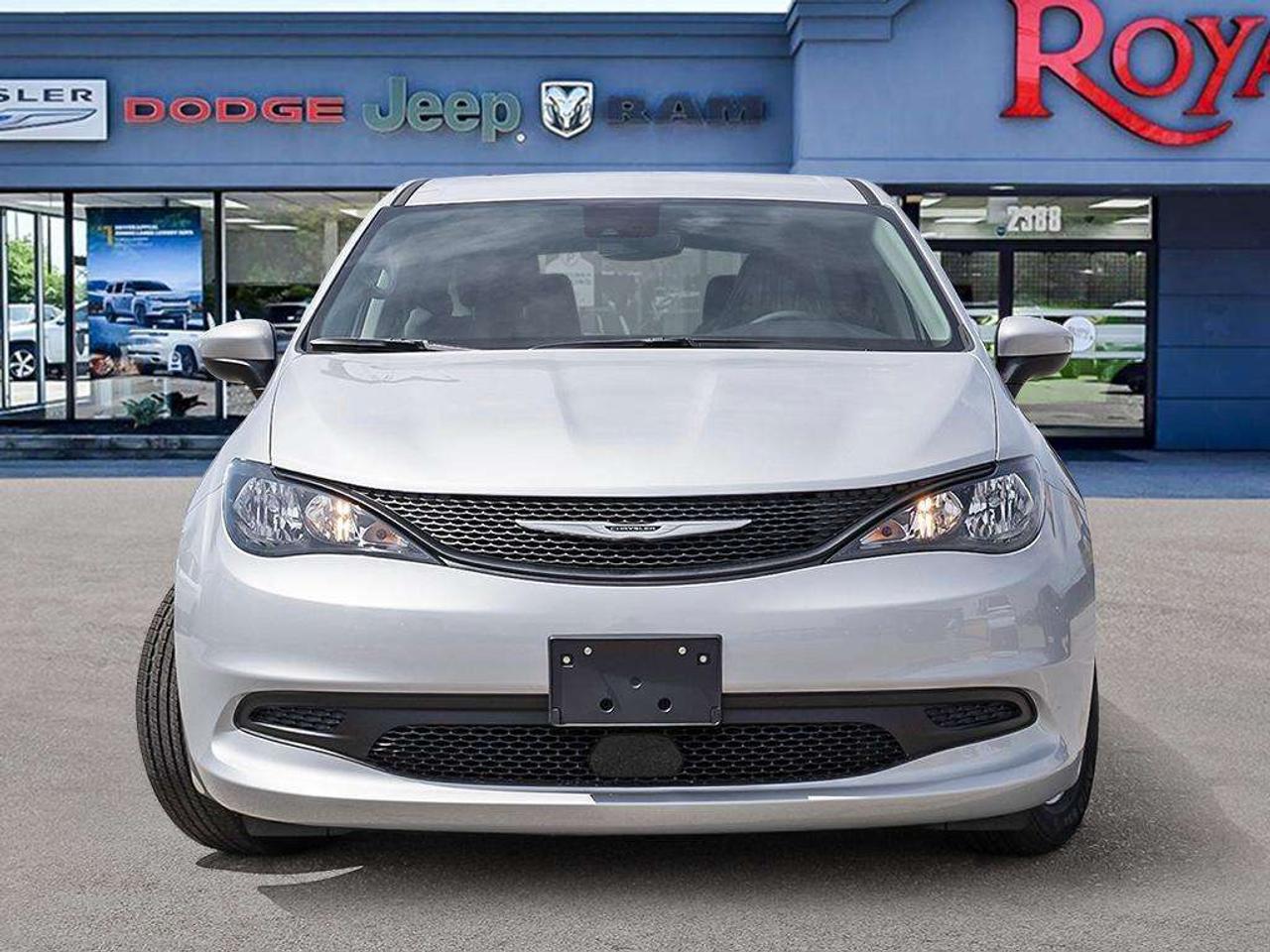 2024 Chrysler Grand Caravan SXT Photo5