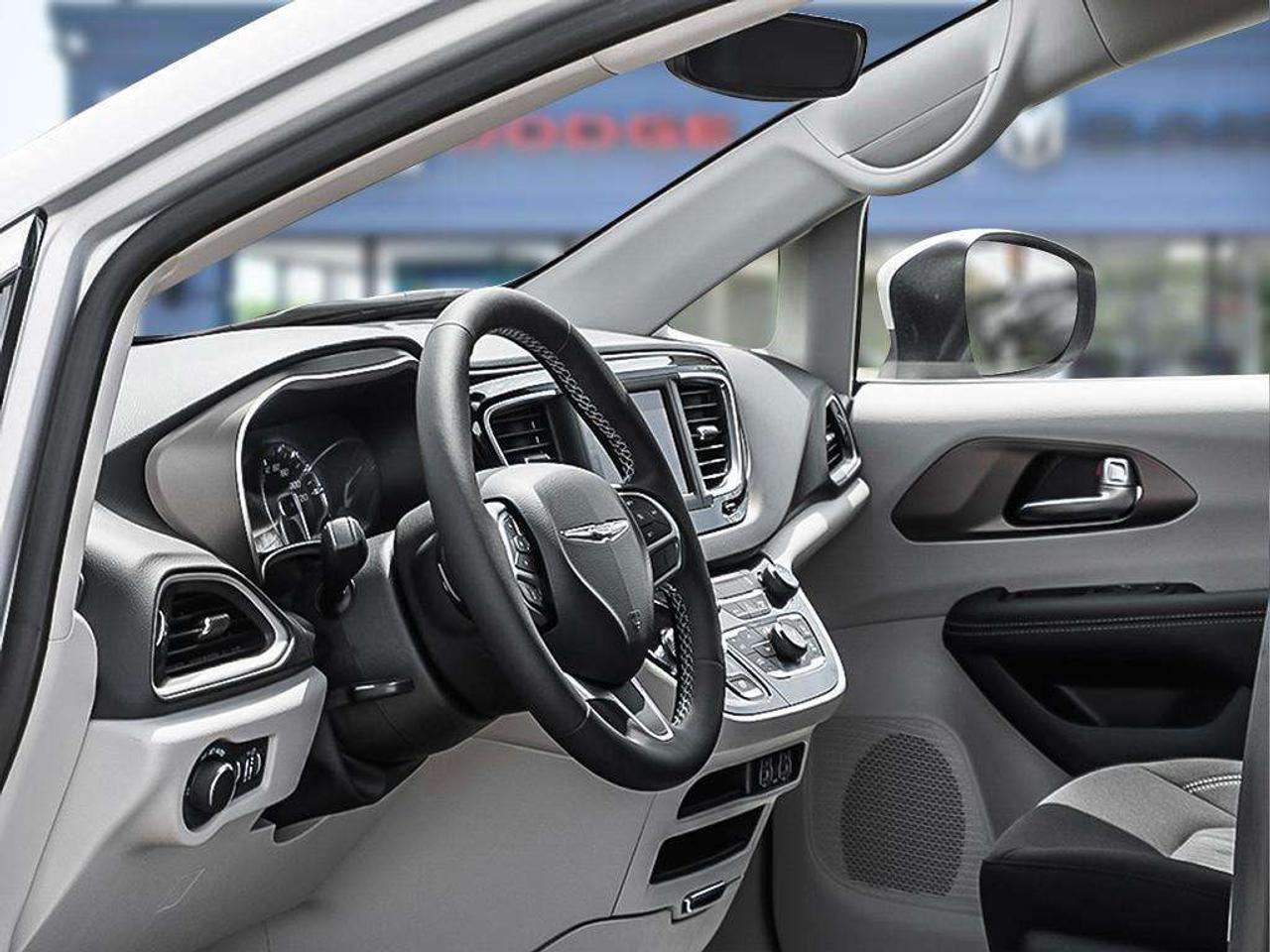 2024 Chrysler Grand Caravan SXT Photo