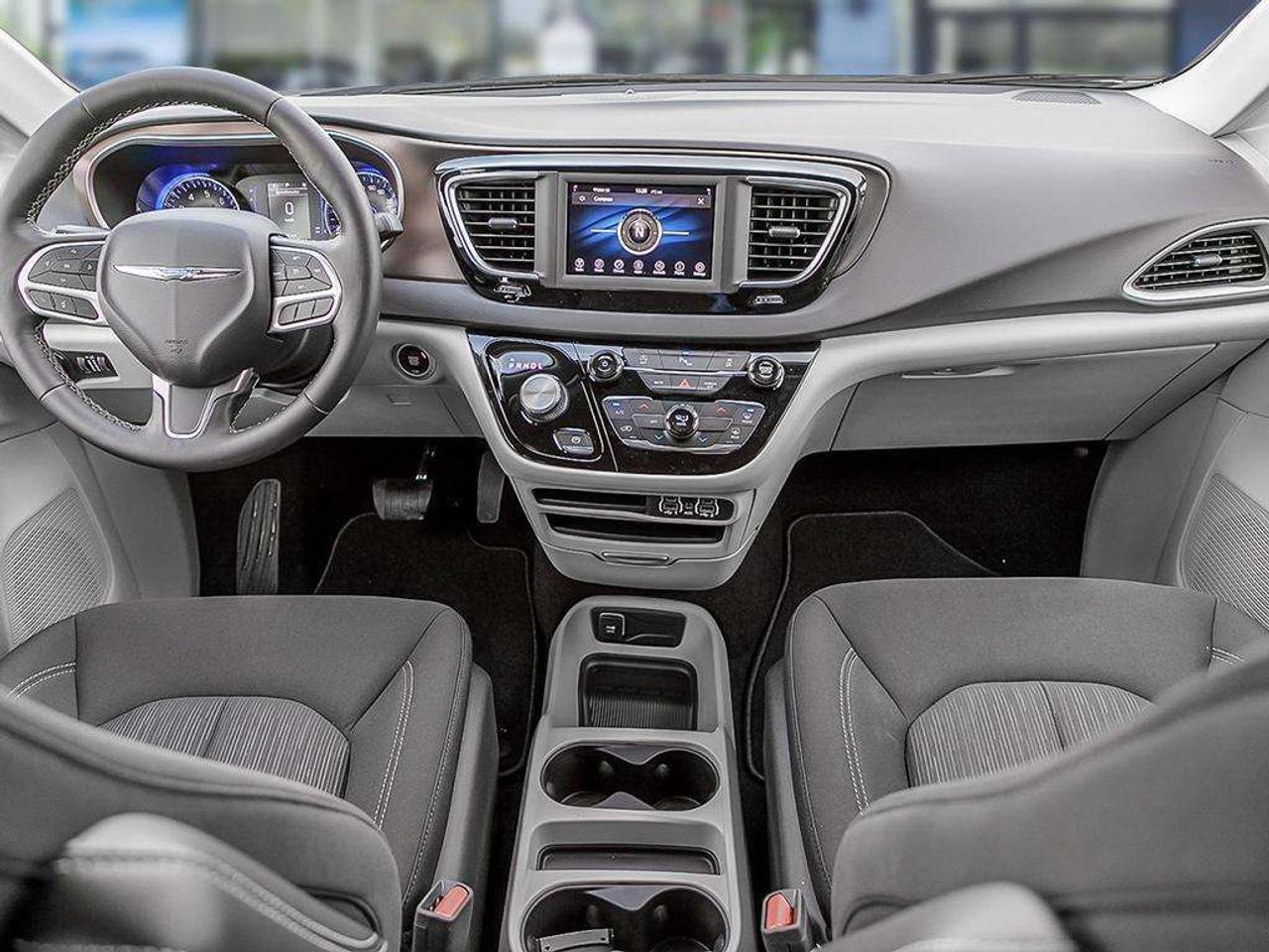 2024 Chrysler Grand Caravan SXT Photo