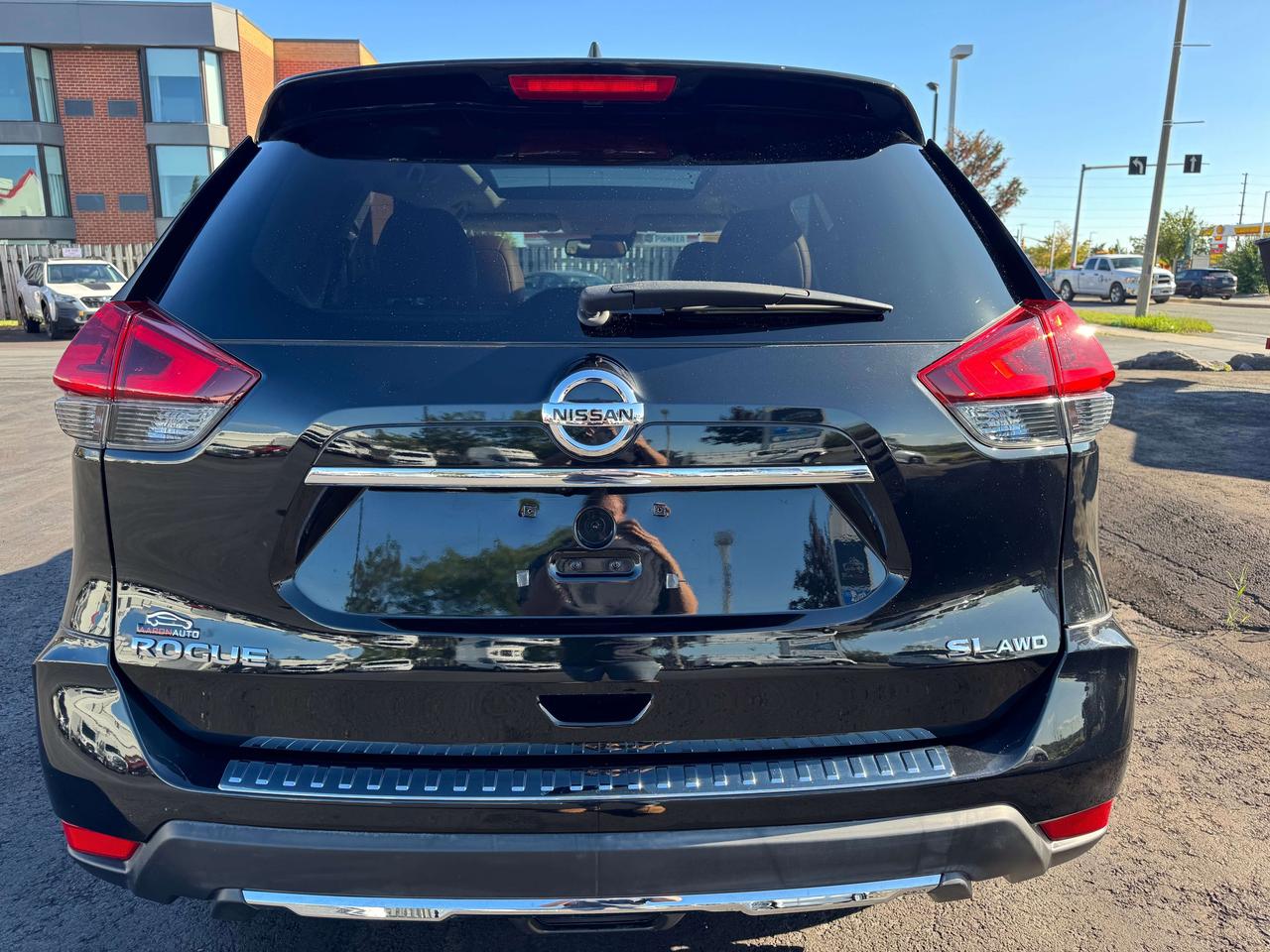2018 Nissan Rogue SL -- Low KM -- Certified Photo