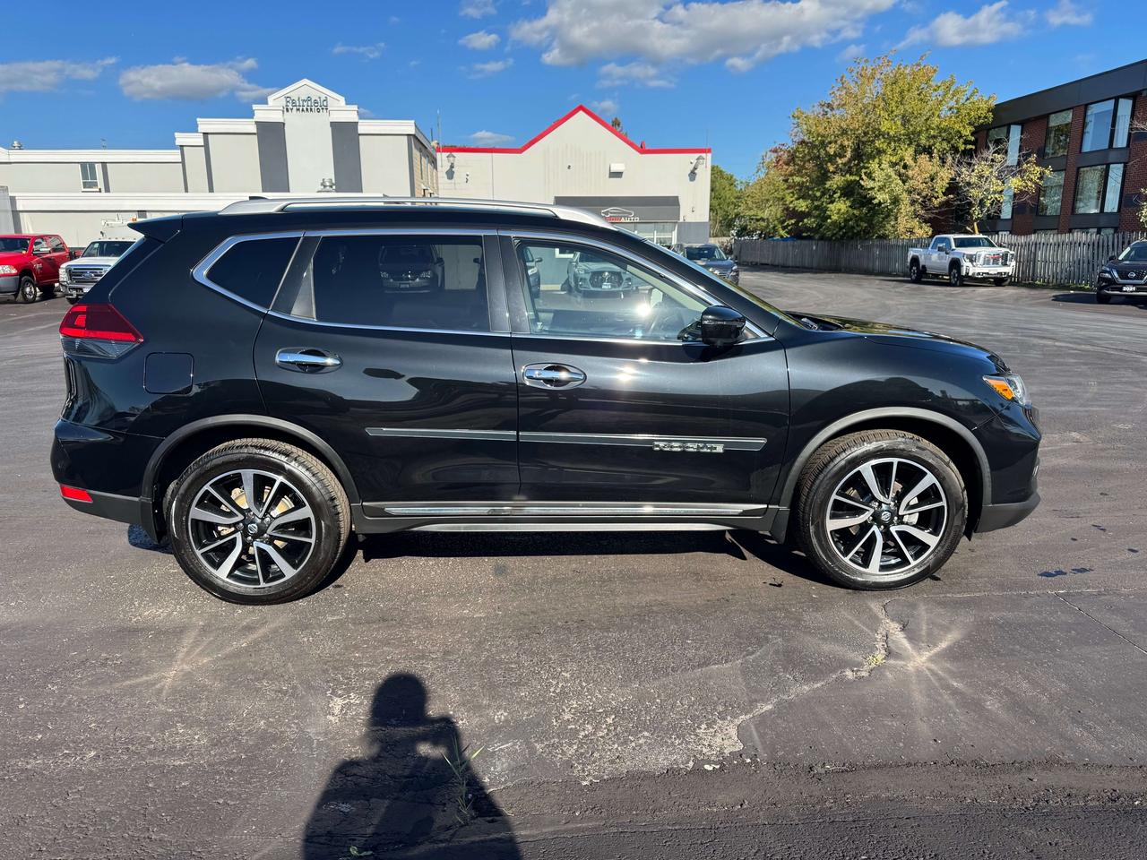2018 Nissan Rogue SL -- Low KM -- Certified Photo
