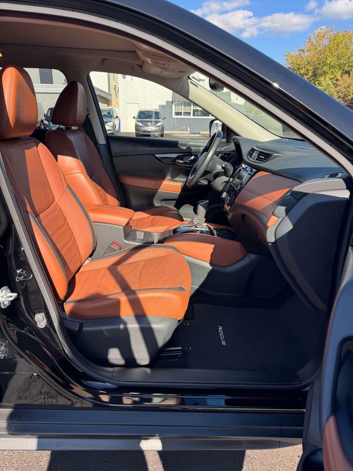 2018 Nissan Rogue SL -- Low KM -- Certified Photo