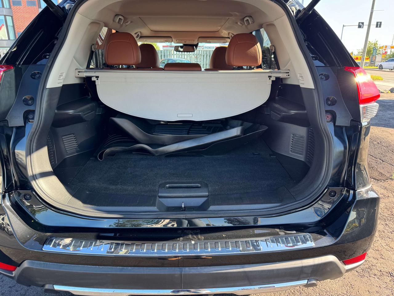 2018 Nissan Rogue SL -- Low KM -- Certified Photo