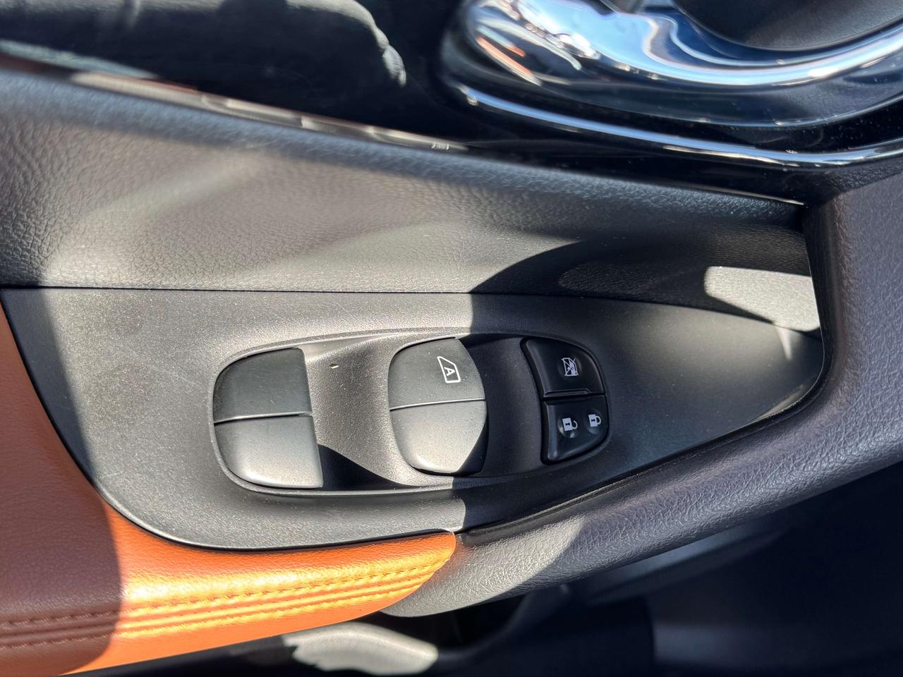 2018 Nissan Rogue SL -- Low KM -- Certified Photo