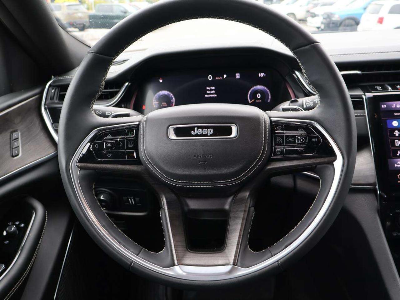 2024 Jeep Grand Cherokee OVERLAND 4X4 Photo