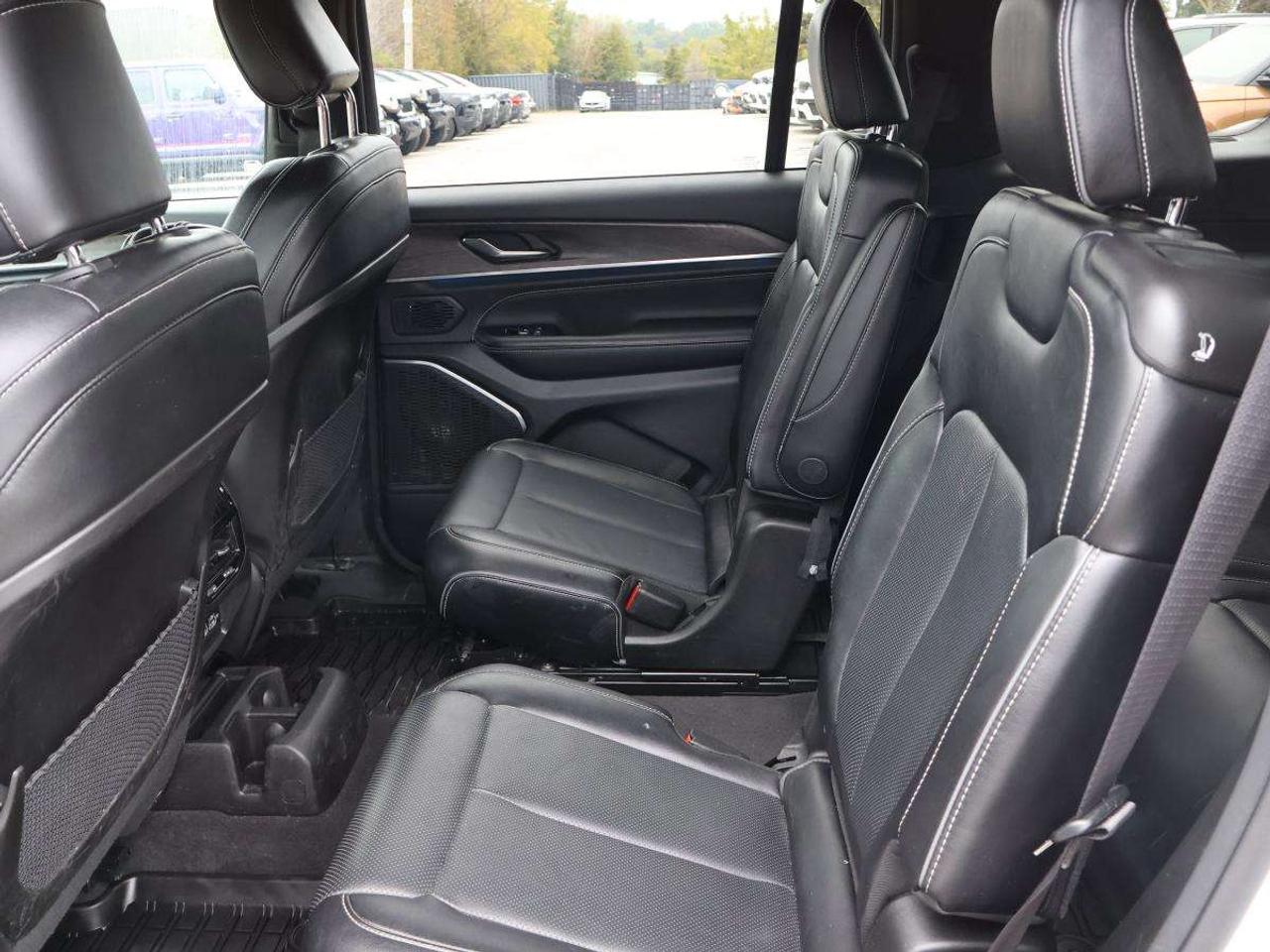 2024 Jeep Grand Cherokee OVERLAND 4X4 Photo