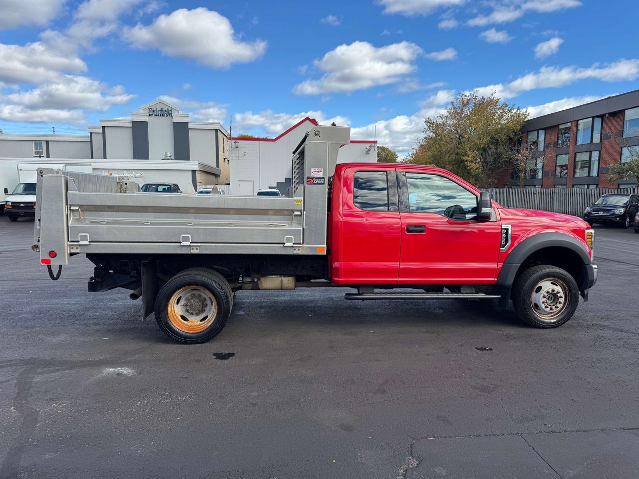 2019 Ford F-450 XL -- Dump Bed -- Low KM -- Certified Photo