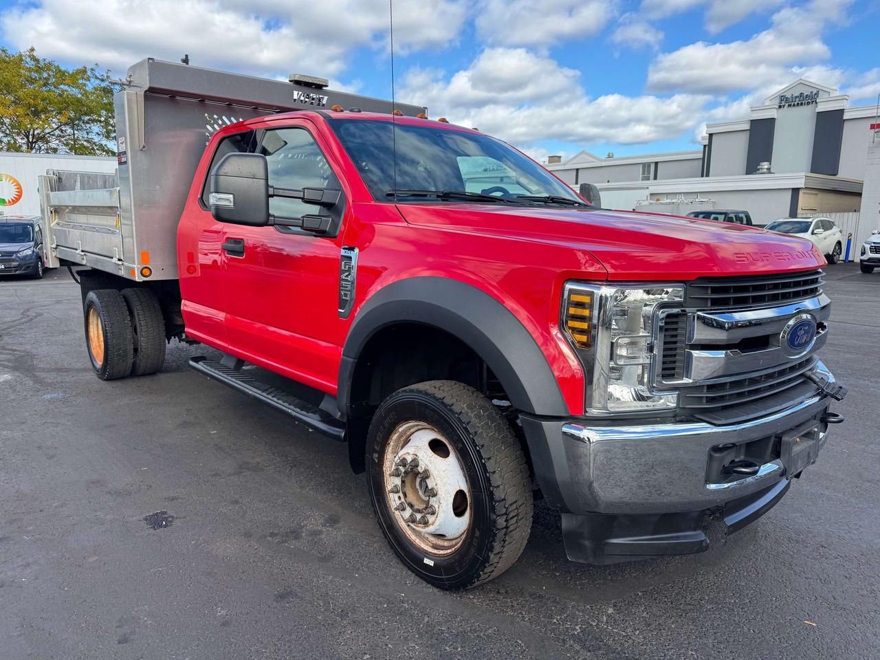 2019 Ford F-450 XL -- Dump Bed -- Low KM -- Certified Photo
