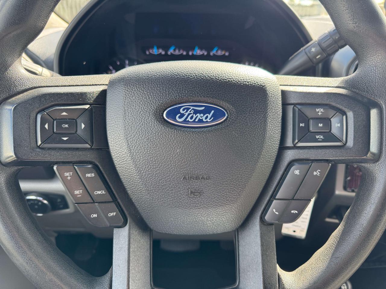 2019 Ford F-450 XL -- Dump Bed -- Low KM -- Certified Photo
