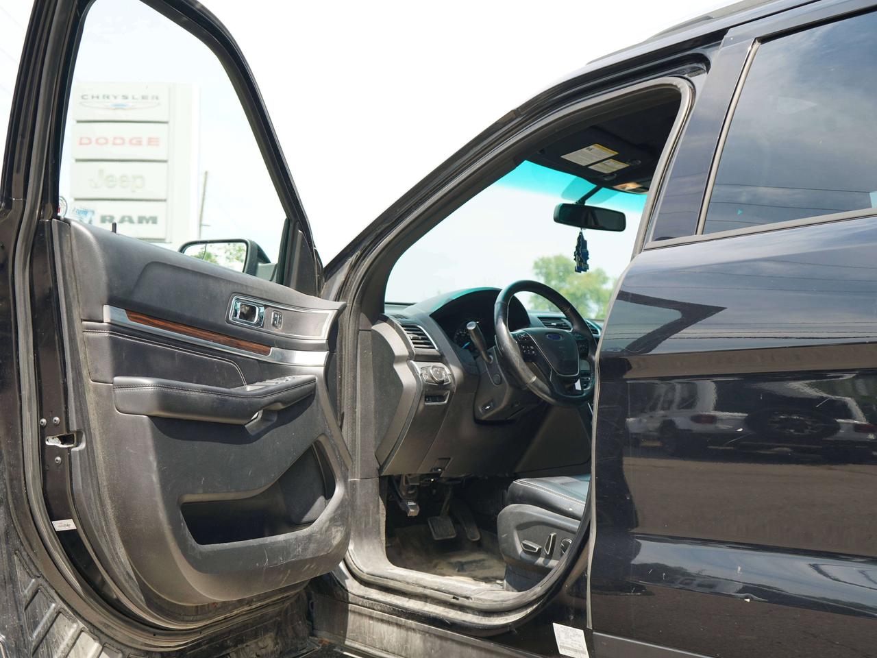 2016 Ford Explorer 3.5L V6, 4WD, NAVI Photo
