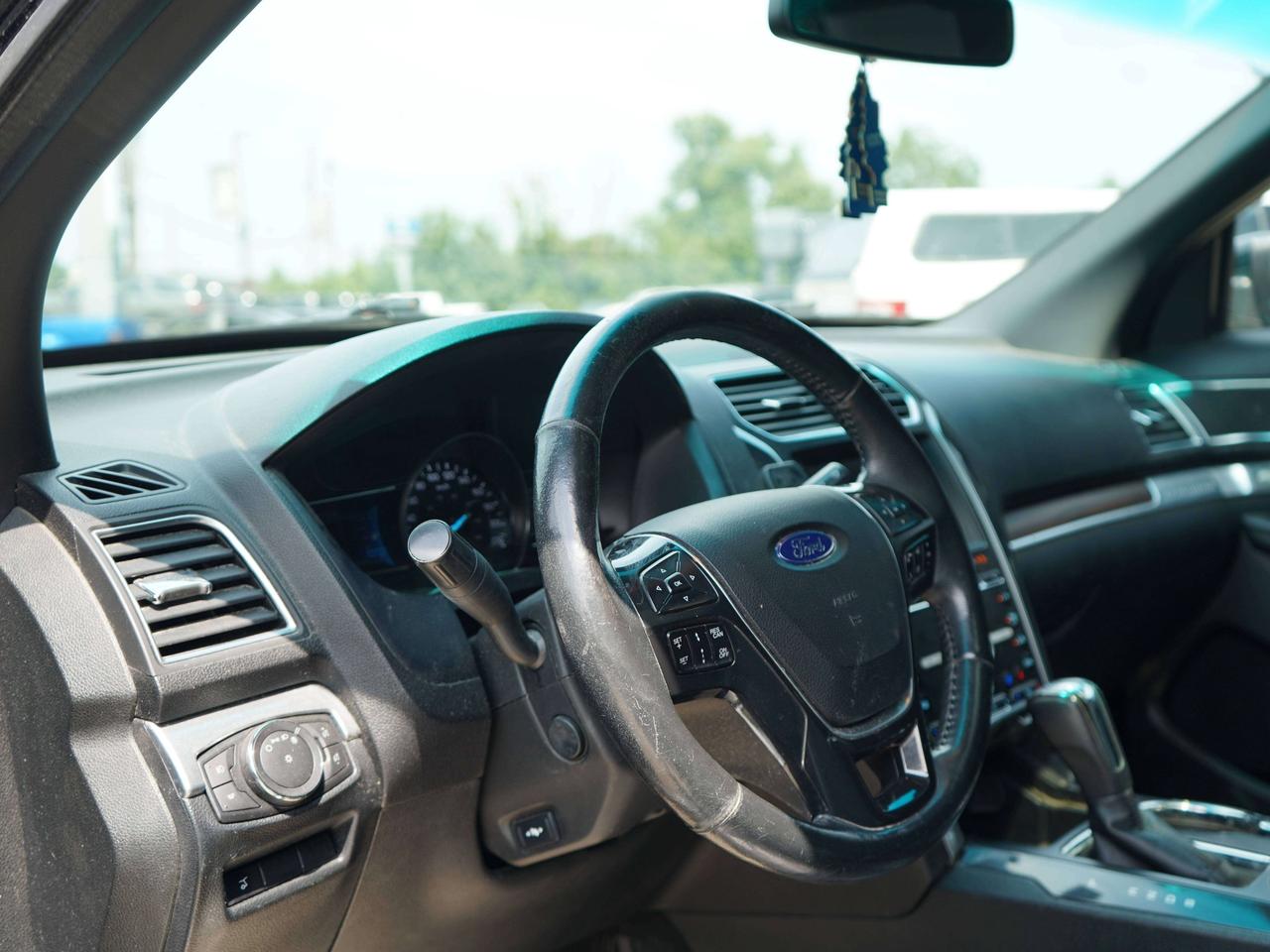 2016 Ford Explorer 3.5L V6, 4WD, NAVI Photo