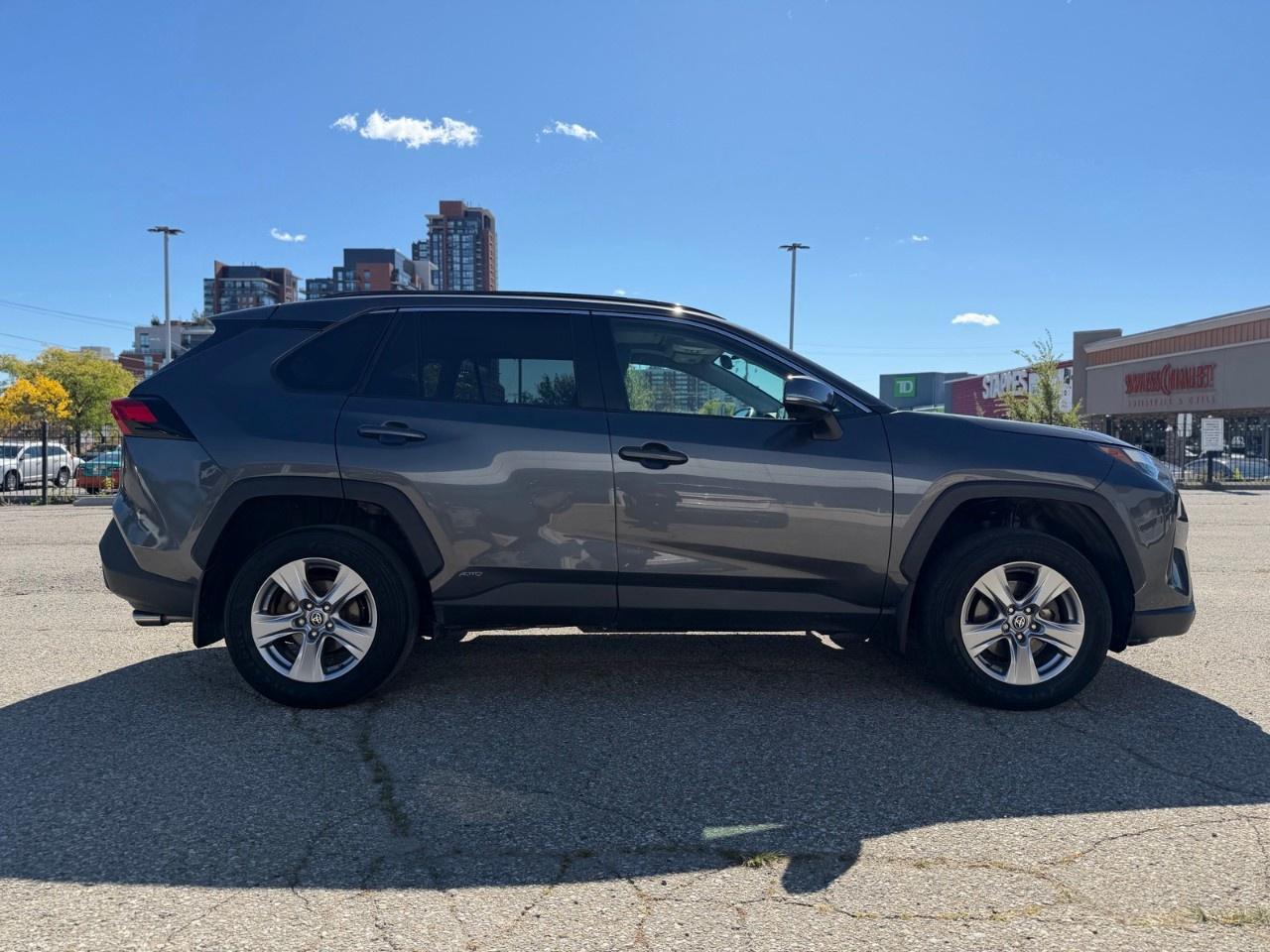 2025 Toyota RAV4 Hybrid XLE AWD Photo