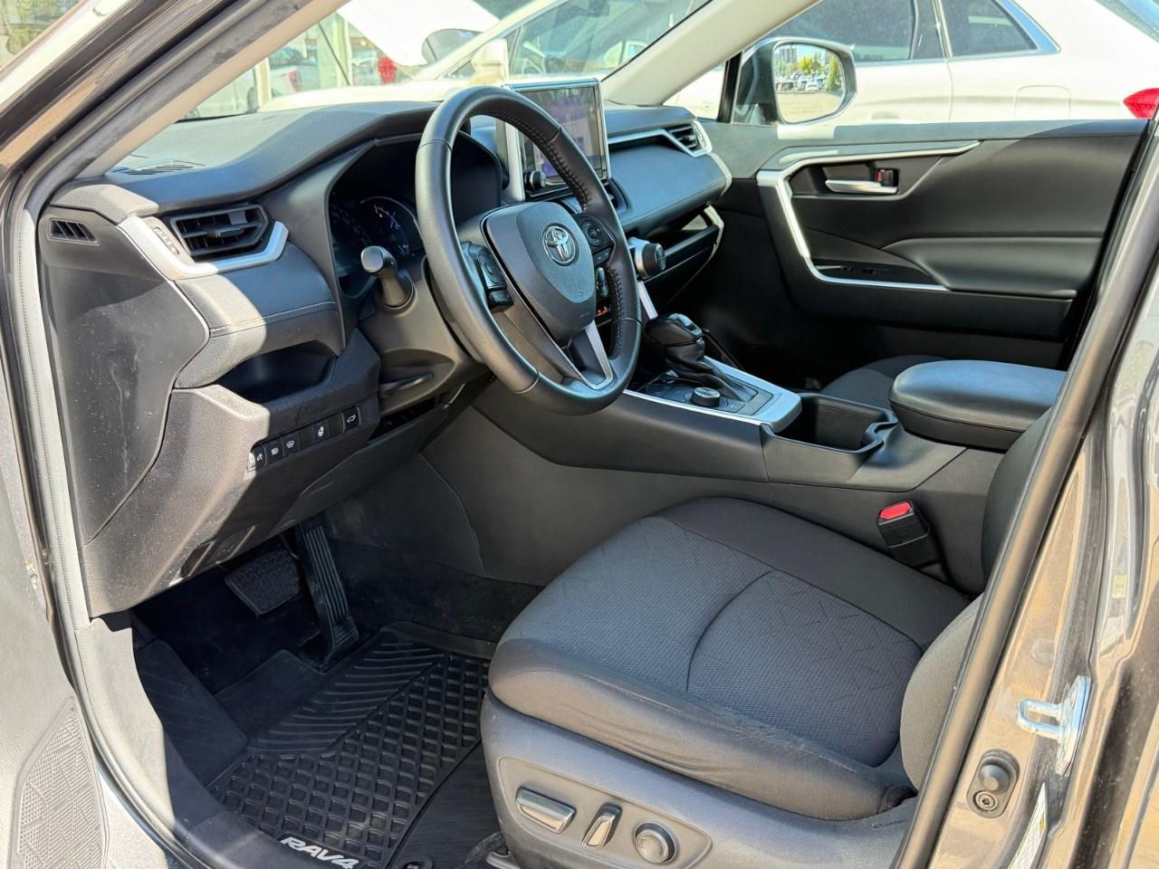 2025 Toyota RAV4 Hybrid XLE AWD Photo