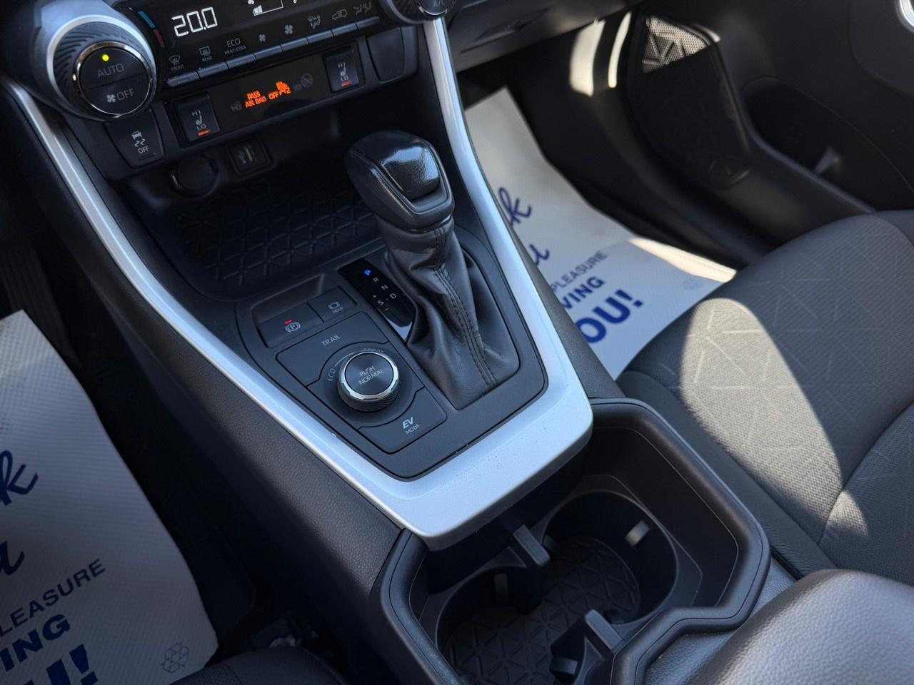 2025 Toyota RAV4 Hybrid XLE AWD Photo