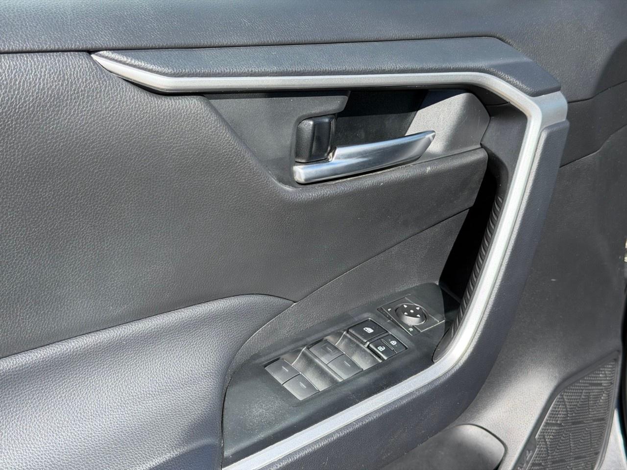 2025 Toyota RAV4 Hybrid XLE AWD Photo