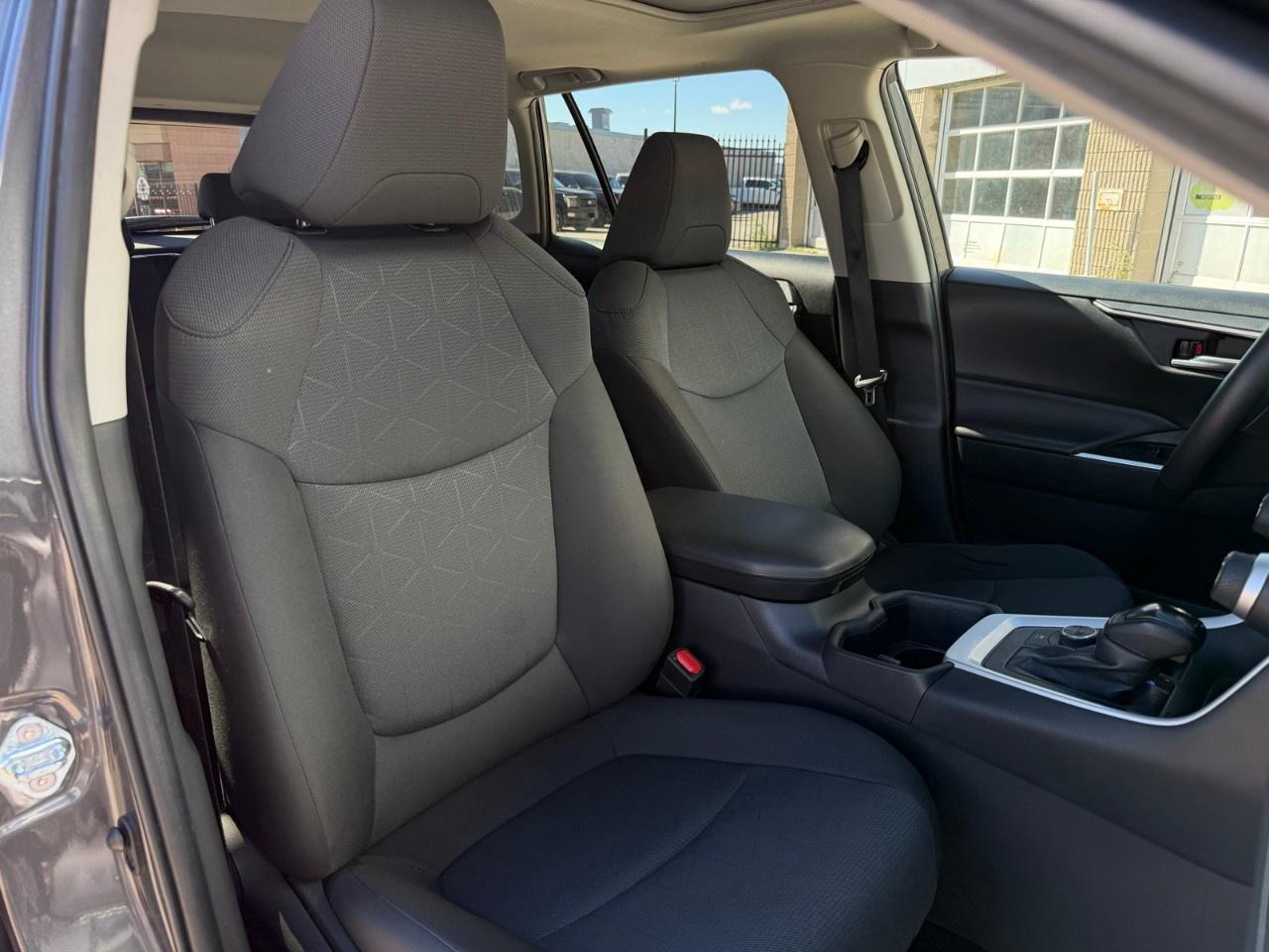 2025 Toyota RAV4 Hybrid XLE AWD Photo