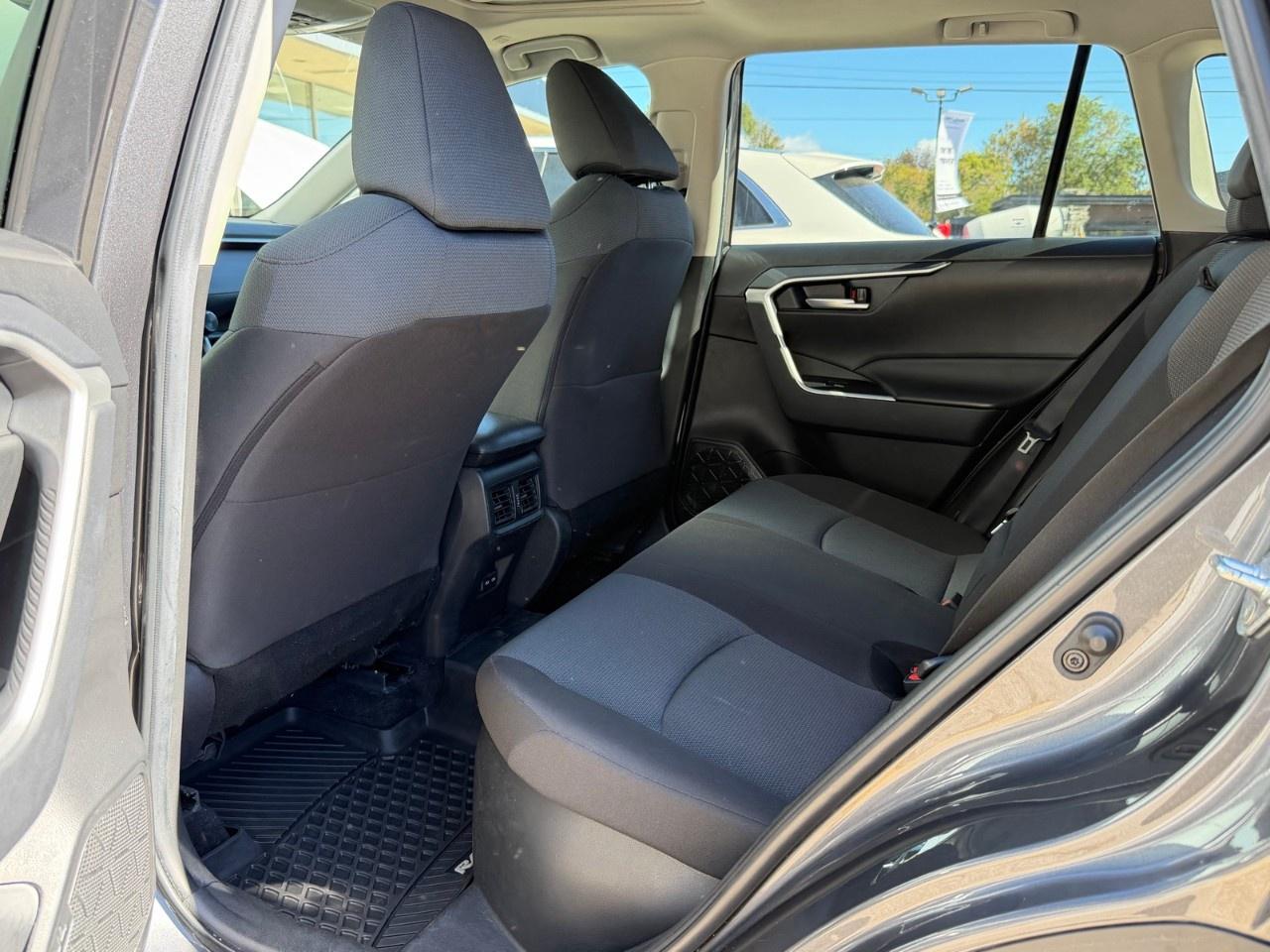 2025 Toyota RAV4 Hybrid XLE AWD Photo