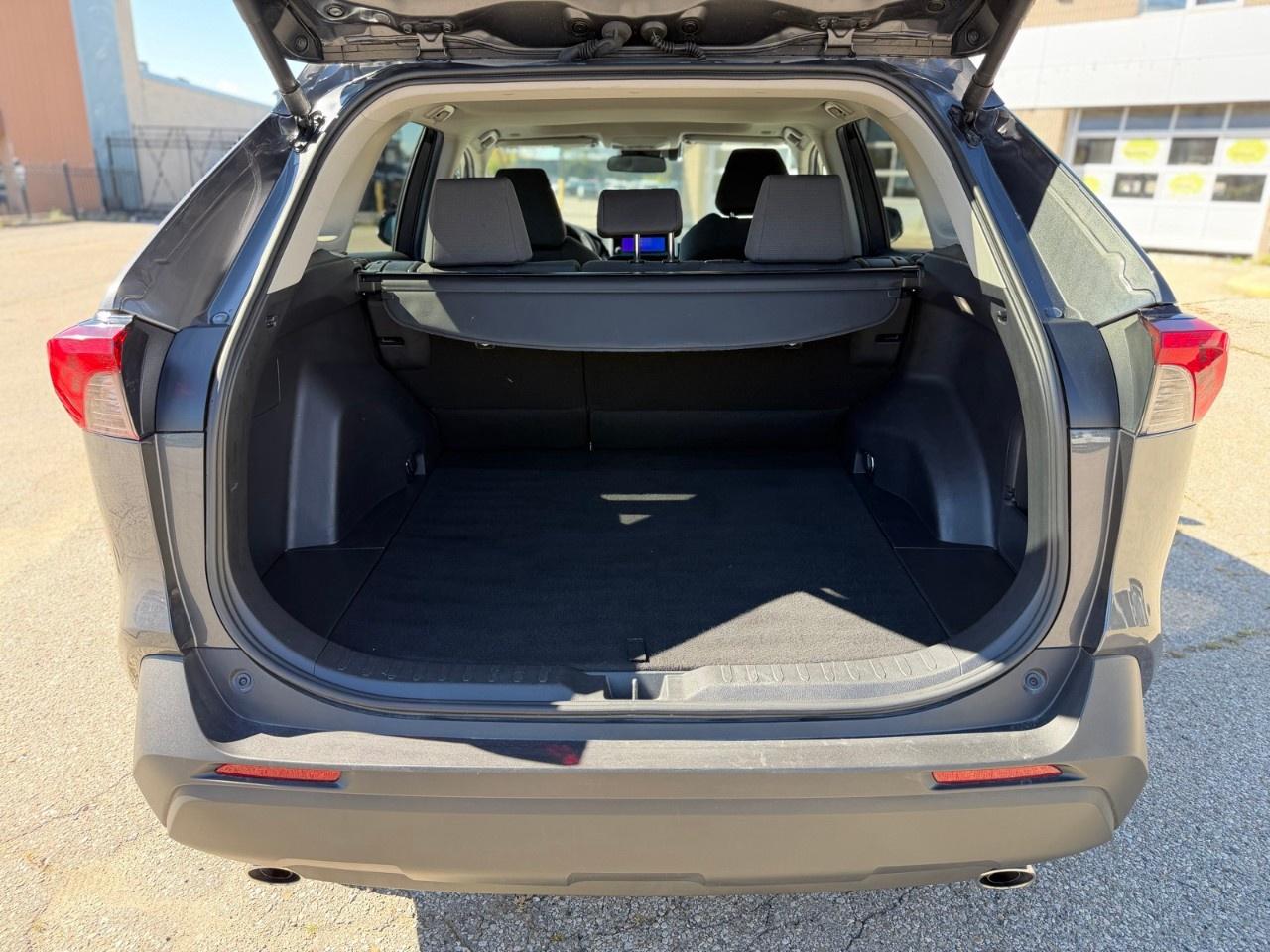 2025 Toyota RAV4 Hybrid XLE AWD Photo
