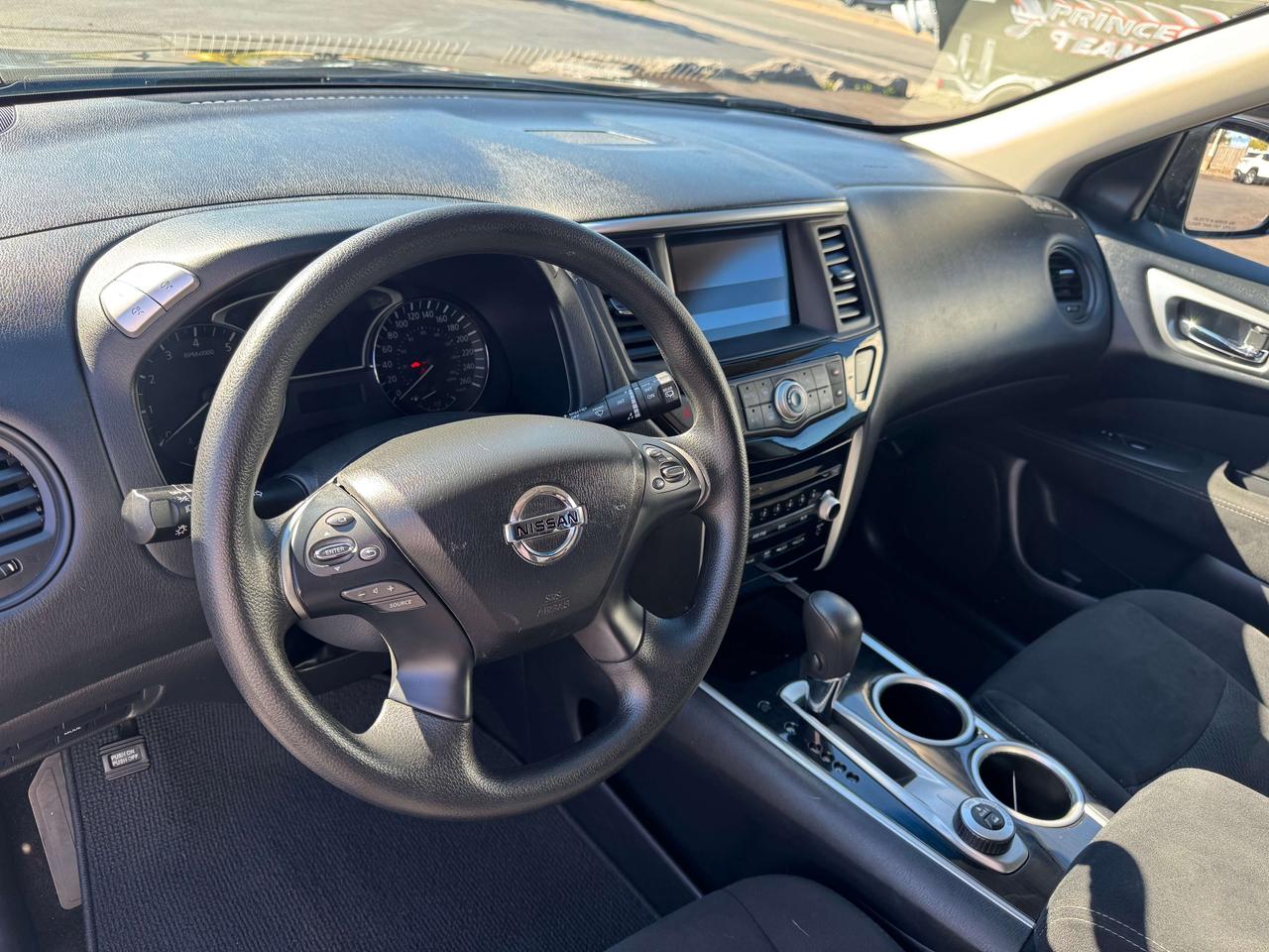 2015 Nissan Pathfinder 7 Passenger -- 4WD -- LOW LOW KM -- CERTIFIED Photo