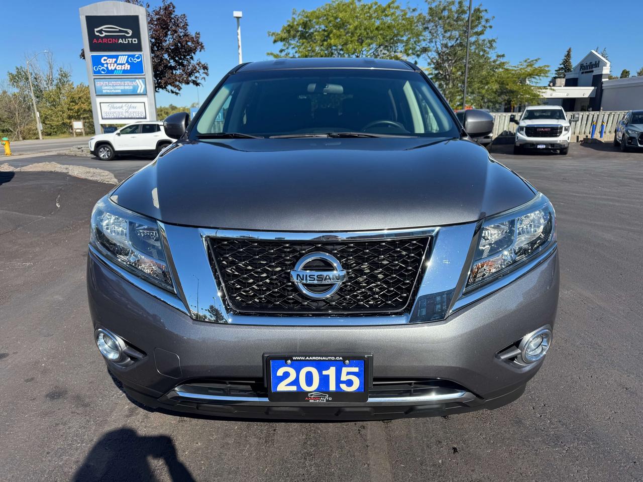 2015 Nissan Pathfinder 7 Passenger -- 4WD -- LOW LOW KM -- CERTIFIED Photo