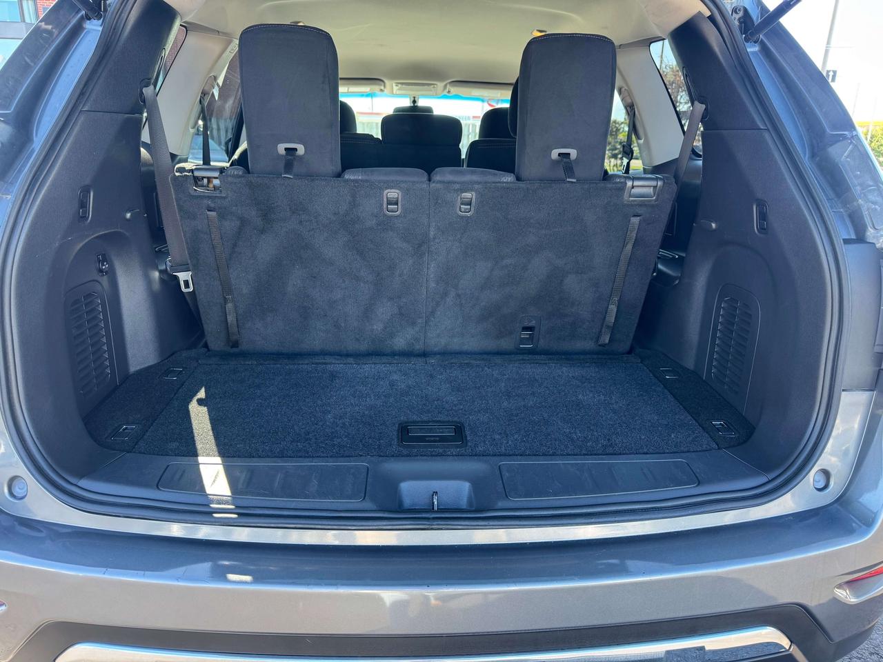 2015 Nissan Pathfinder 7 Passenger -- 4WD -- LOW LOW KM -- CERTIFIED Photo